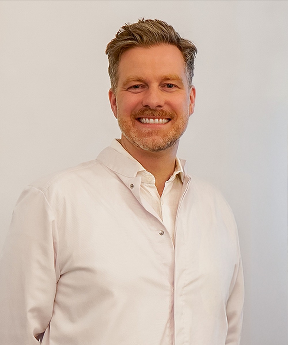 Portrait of Dr. Stephan Frantzen, board-certified plastic surgeon in Berlin
